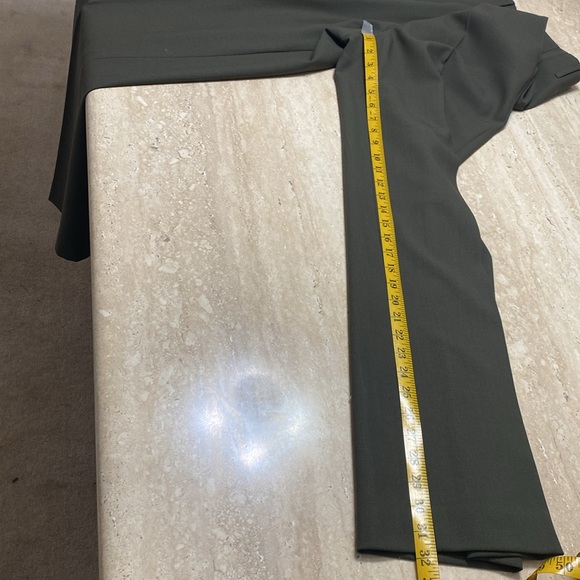 Beautiful Cache Greenish color Suit, Excellent Condition, absolutely no flaws, - Picture 15 of 16